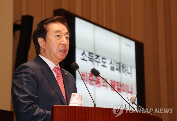 김성태 원내대표가 저출산에 대한 자신의 입장을 발언하고 있다.