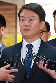 박근혜 전 대통령 시절 국회의원 선거에 불법 개입한 혐의를 받는 강신명 전 경찰청장.사진=연합뉴스