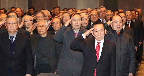 지난 1월 30일 오후 서울 종로구 프레스센터에서 열린 '대한민국수호 예비역 장성단 출범식'에서 참석자들이 국민의례를 하고 있는 모습.사진=연합뉴스