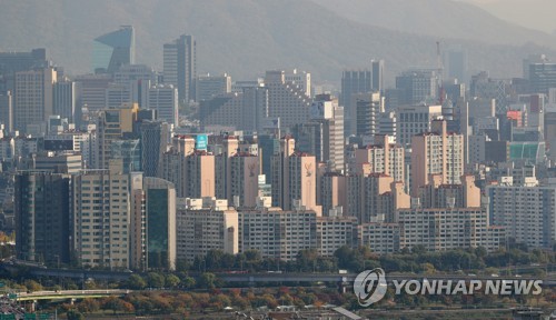 40대 매입 비중이 가장 높은 강남 3구의 아파트. 올해 상반기 서울 아파트 매매건수는 총 31,292건으로 40대의 매입 비중이 27.4%(6,224건)으로 가장 많았고 30대의 매입 비중이 26.4%(5,995건)로 나타났다. (사진= 연합뉴스)