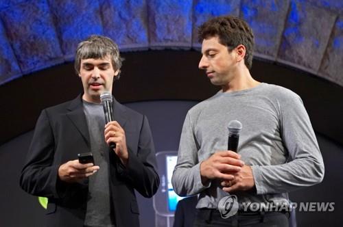 구글의 공동 창업자 래리 페이지(왼쪽)와 세르게이 브린. 사진=연합뉴스