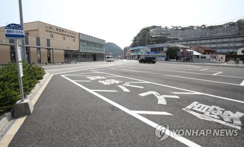쓰시마의 단체여행객 버스 주차장이 한산한 모습을 보이고 있다. 사진=연합뉴스