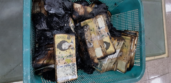 화재로 손상된 지폐. 사진=한국은행