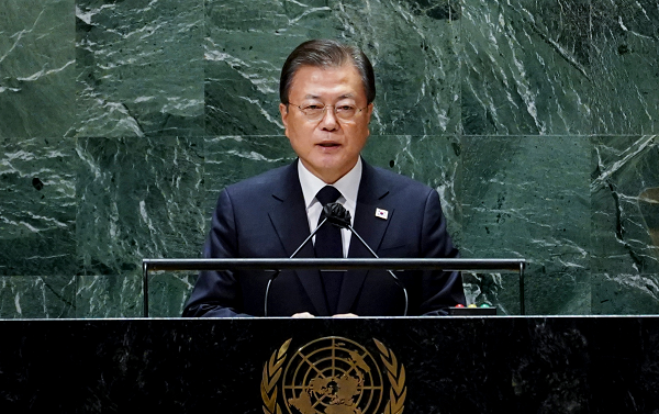 문재인 대통령이 지난 22일(현지시간) 미국 뉴욕에서 열린 유엔총회에서 연설하는 모습. 사진=청와대