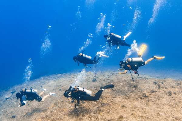 Scuba Diving의 '핫 스팟'이 괌의 푸른 바다에 널려 있다. 사진=괌정부관광청 제공