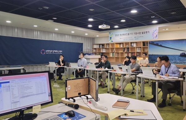 인천시 청진기 지원사업 발표평가 회의 장면