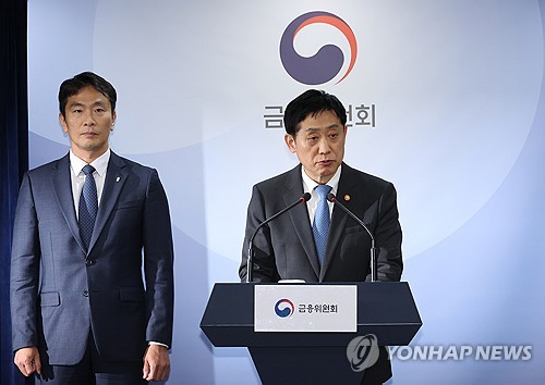 김주현 금융위원장(오른쪽)과 이복현 금융감독원장 [사진=연합뉴스]