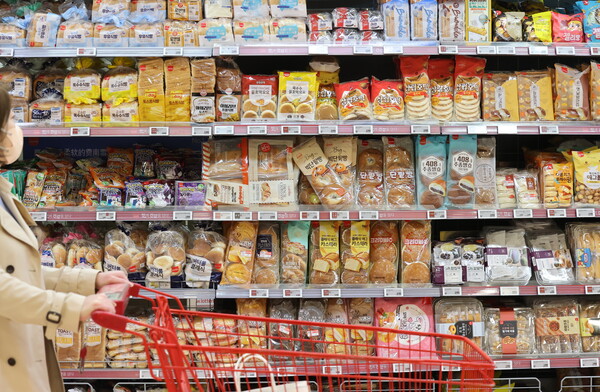 빵·과자·아이스크림 등 가공식품 가격 줄줄이 올랐다. [사진=연합뉴스]