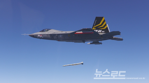 KF-21의 미사일 발사 장면 [사진=KAI]