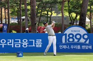 이태훈, KPGA '우리금융챔피언십' 1R 단독 선두 질주...임성재 "시차 적응... - 뉴스 썸네일 이미지